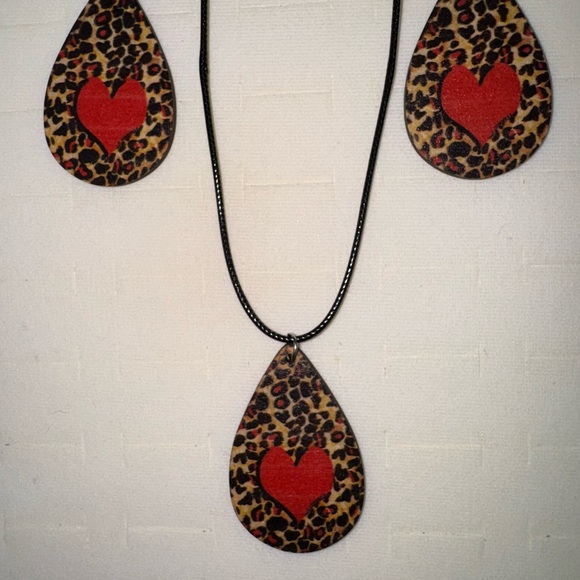 Wood Leopard Red Heart Set - Picture 5 of 5